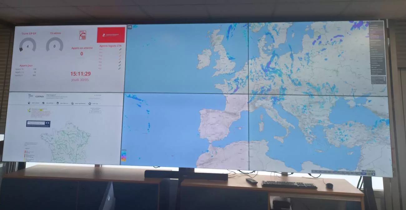 Videowall 4K con sorgenti HDMI esterne per un centro di comando dei vigili del fuoco
