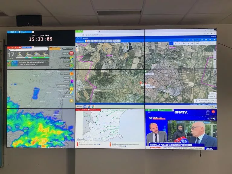 Videowall van een brandweerkorps in Zuid-Frankrijk gemoderniseerd met EMD, 9 panelen met dunne rand in de commandokamer