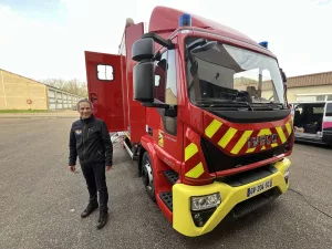 Camion poste de commandement mobile SDIS 76 équipé du mur d'images Easy Multi Display