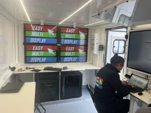 Mur d'images vidéo 360 intégré dans le véhicule de commandement des sapeurs-pompiers
